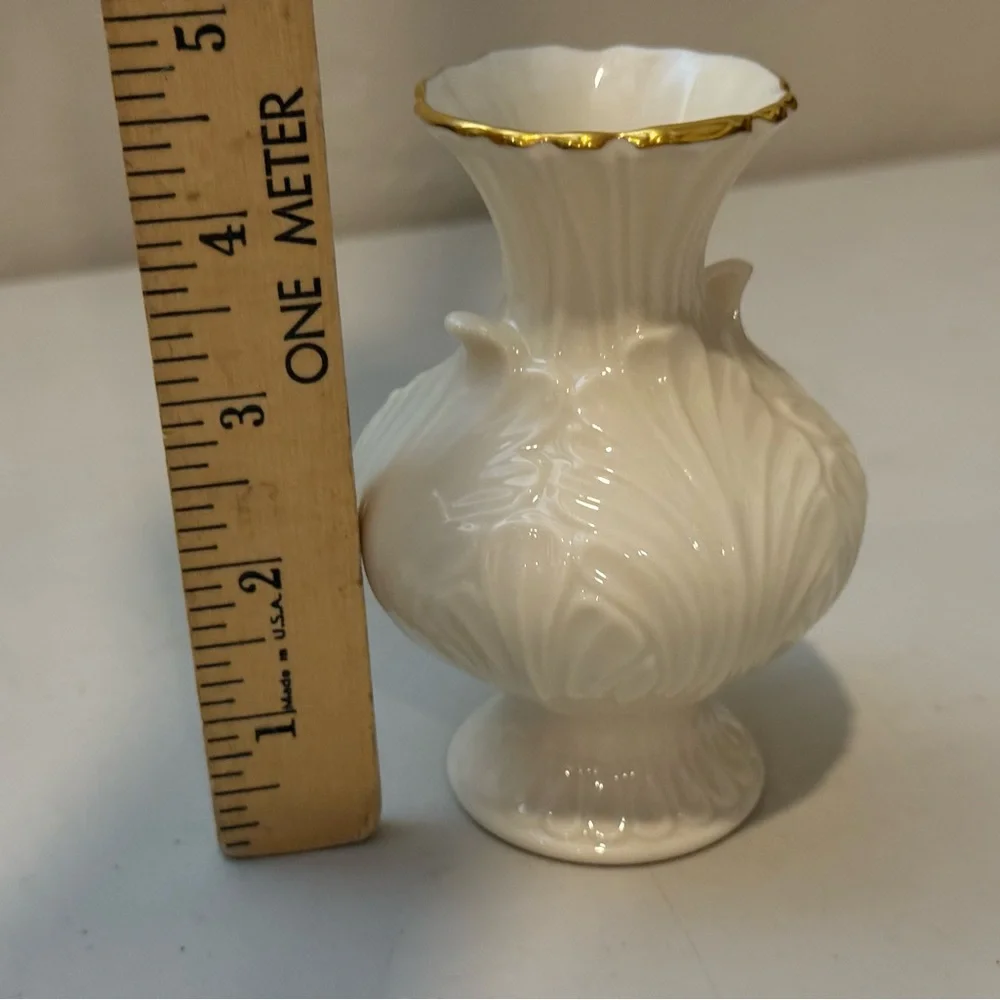 Lenox 24K Gold‎ Trim Elfin Collector Leaf Pattern USA 4.5” Bud Vase!